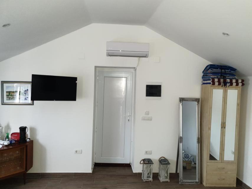 Penthouse Prvic Luka Prvić Luka Exterior foto